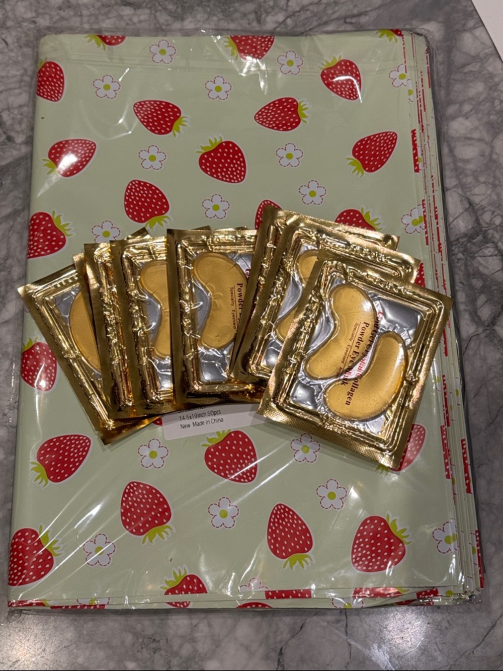 10 poly mailers 14 1/2 x 19“ and 10 Gold Under-Eye Gel Patches